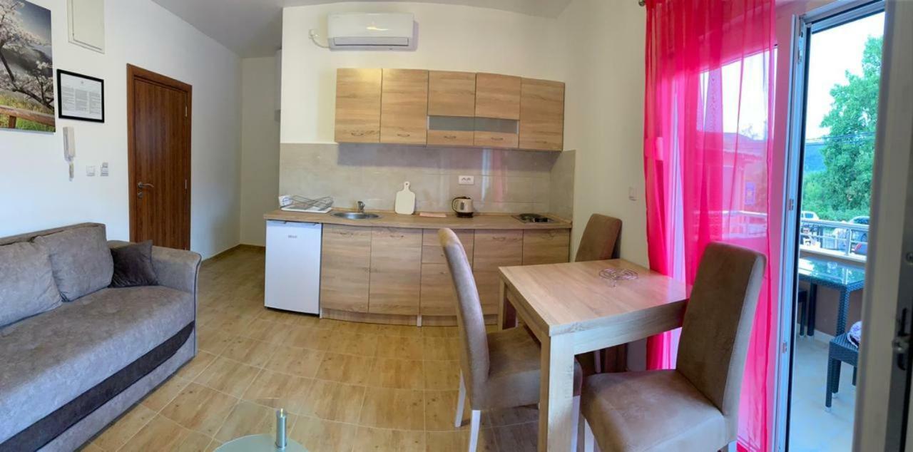 Apartmani Gaga Tivat Ngoại thất bức ảnh